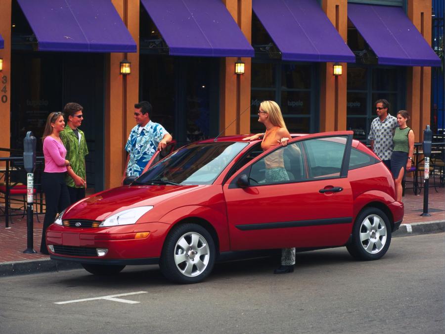  Ford Focus ZX3 1999 года  (фото 19 из 23)